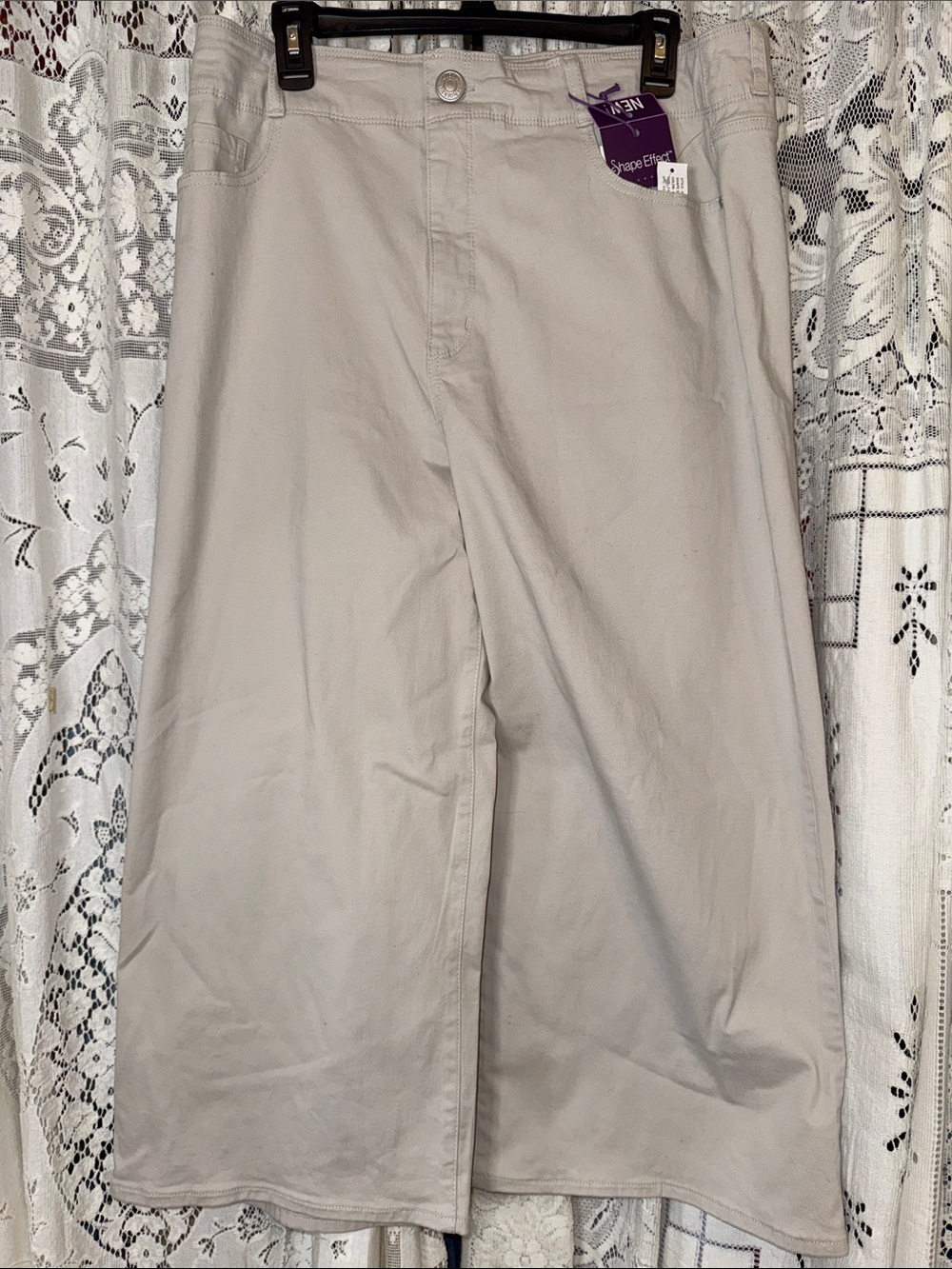Gloria Vanderbilt shape effect capri pants new